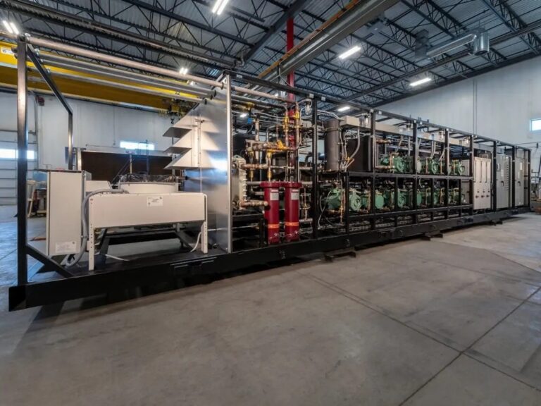 Refrigeration equipment with natural refrigerants